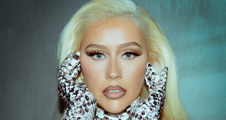 Christina Aguilera, blonde portrait headshot