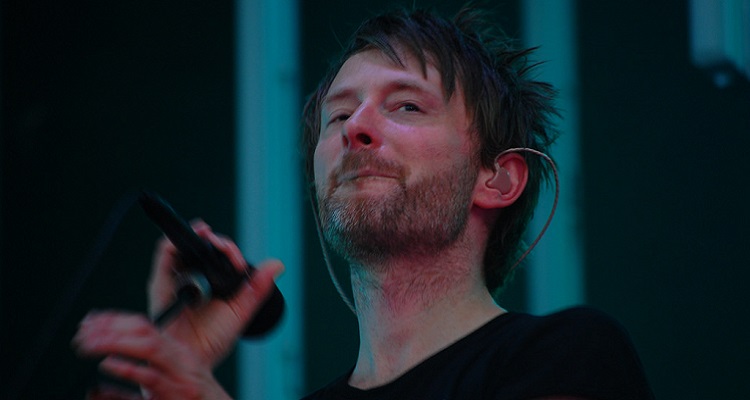 Thom Yorke singing in Radiohead concert