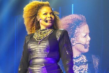 Janet Jackson singing on stage